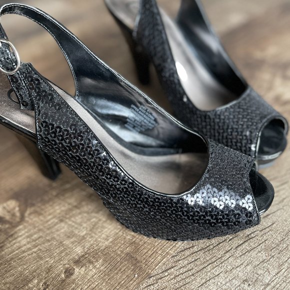 Candies 8.5 medium Women' sequin black heels. - Picture 7 of 10